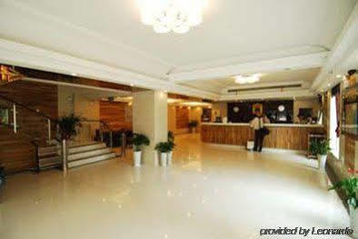 Super 8 Anyang Hong Qi Road Hotel Interior photo