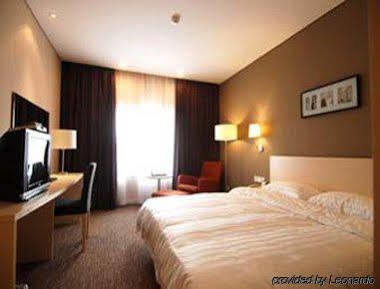 Super 8 Anyang Hong Qi Road Hotel Room photo